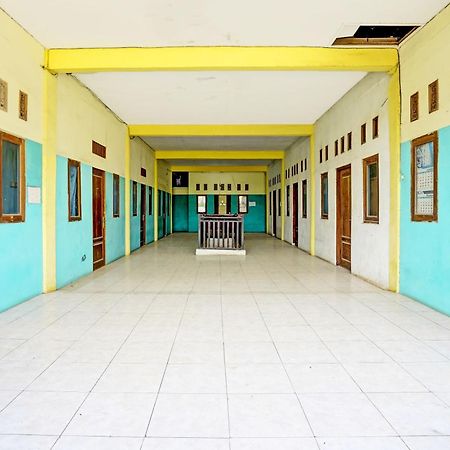 Oyo Life 93037 Nova Jaya Homestay Syariah Lamongan Exteriör bild