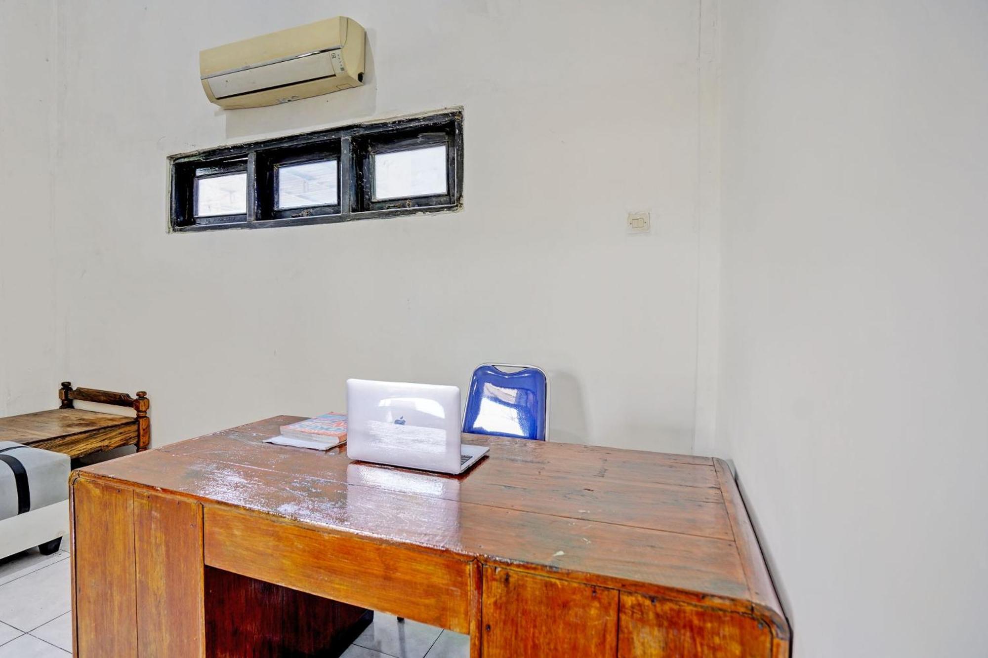 Oyo Life 93037 Nova Jaya Homestay Syariah Lamongan Exteriör bild