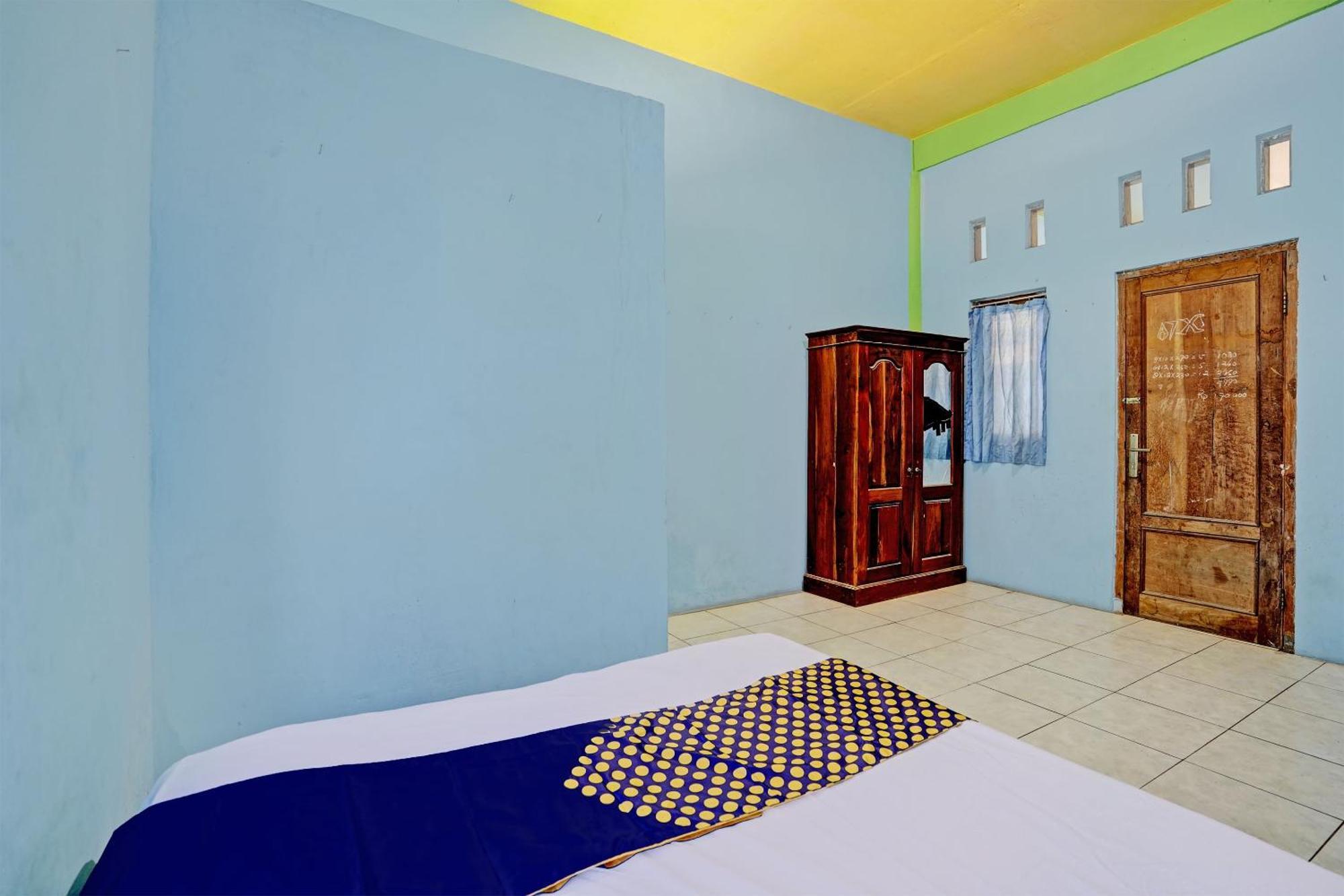 Oyo Life 93037 Nova Jaya Homestay Syariah Lamongan Exteriör bild