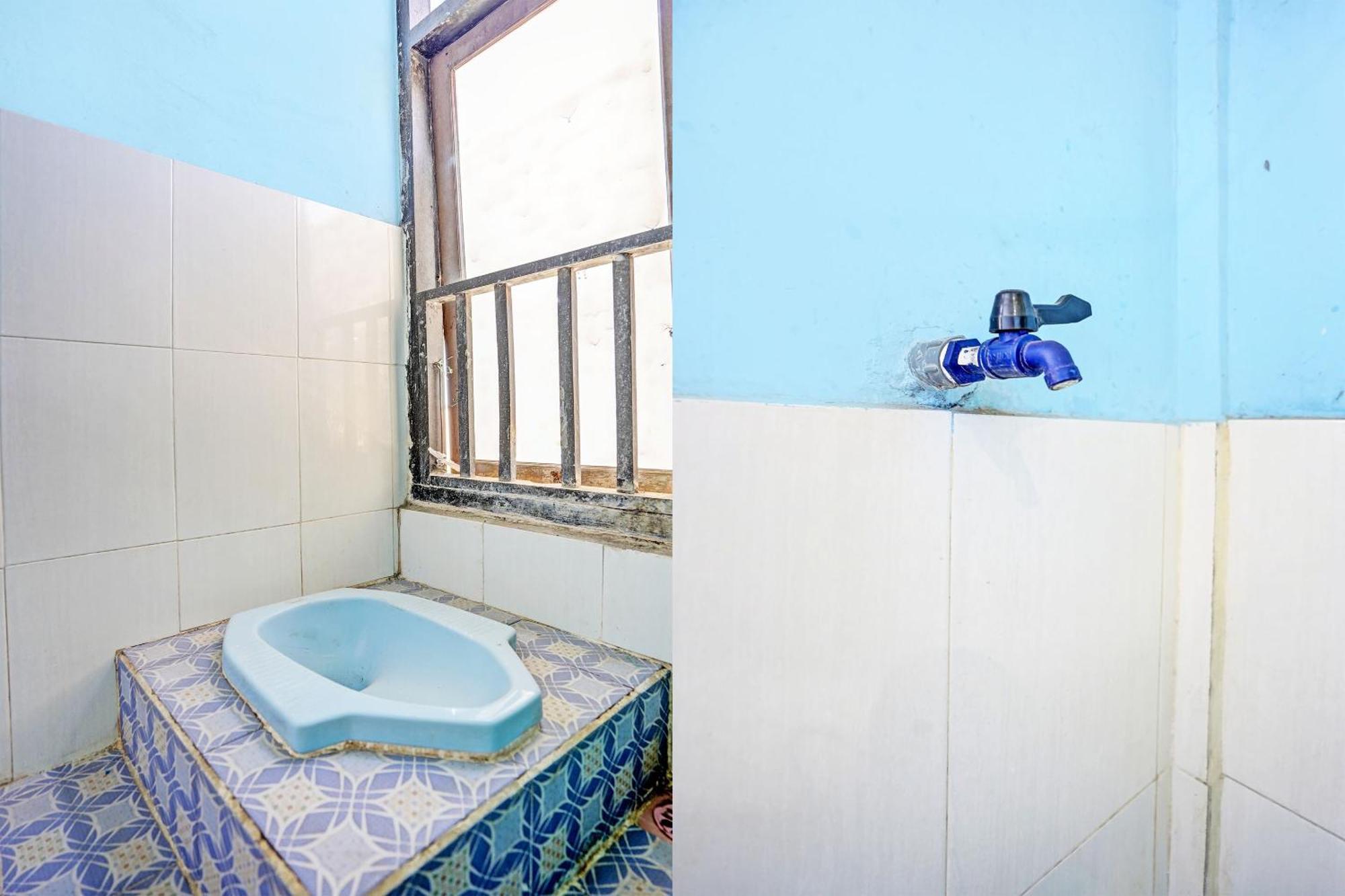 Oyo Life 93037 Nova Jaya Homestay Syariah Lamongan Exteriör bild