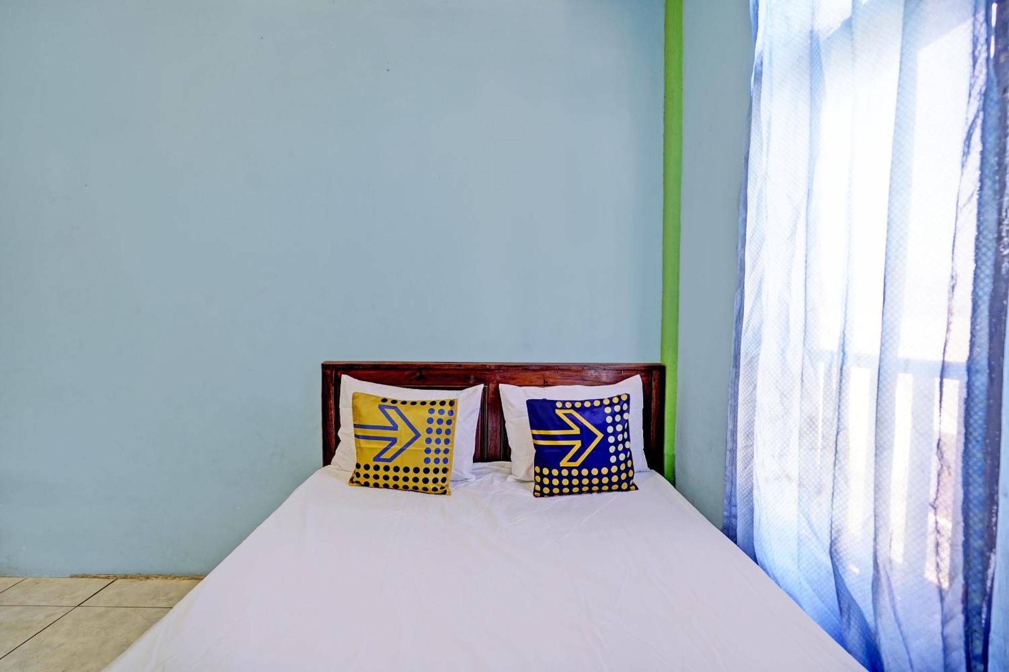 Oyo Life 93037 Nova Jaya Homestay Syariah Lamongan Exteriör bild